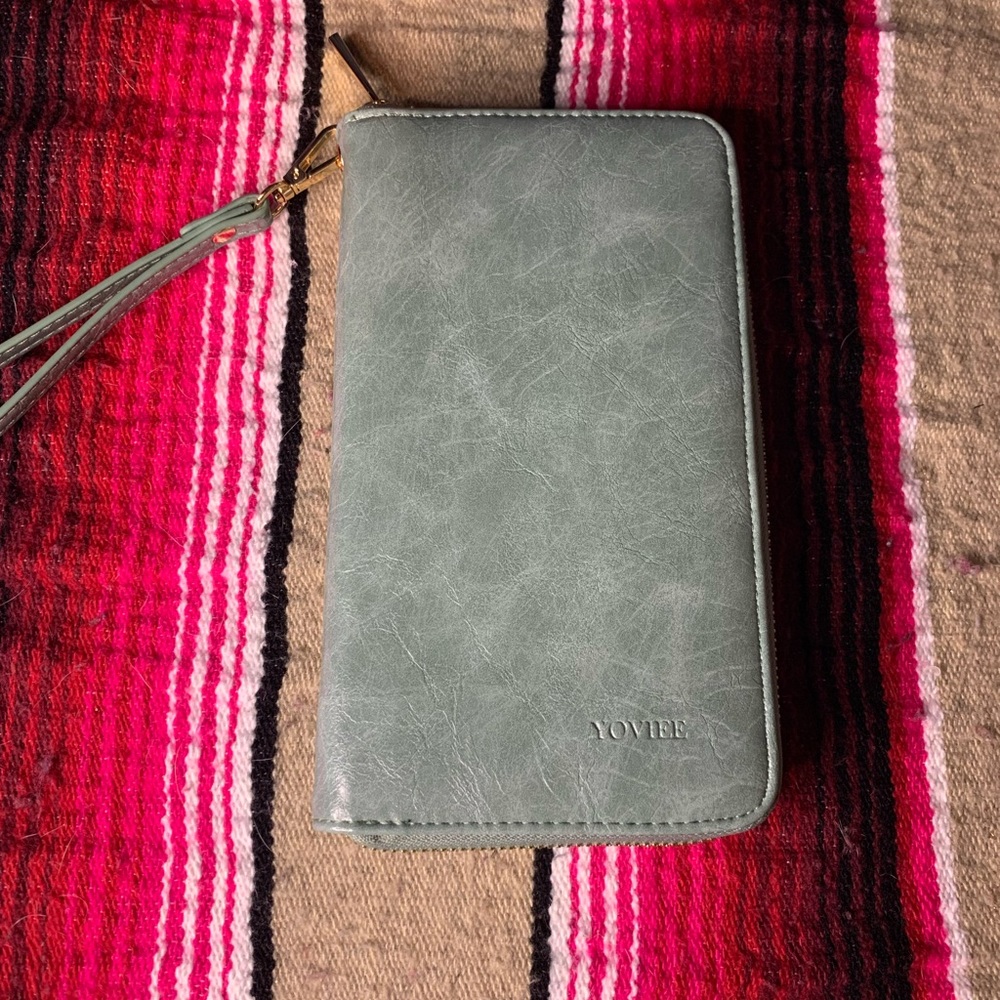 Wallet that will also hold your cellphone.